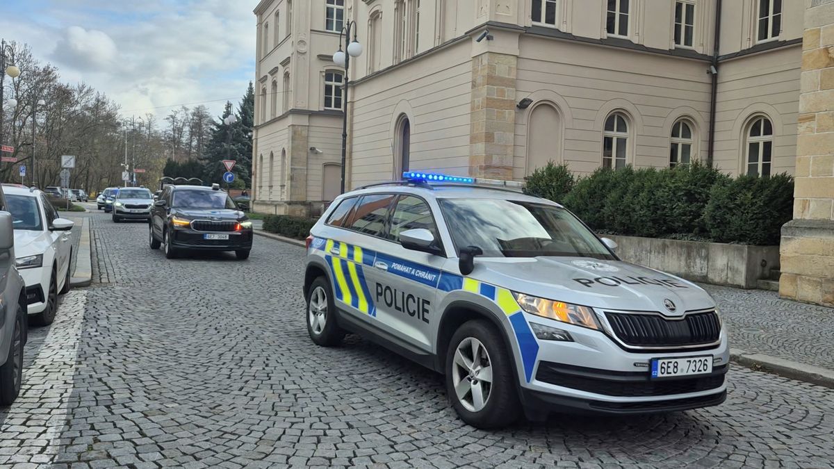 Soud rozhoduje o vazbě pro čtvrtého podezřelého z teroristického útoku v Pardubicích